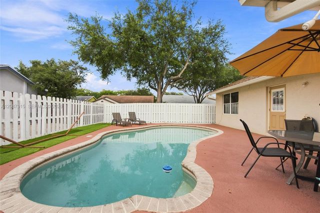 5346 NW 99th Way, Coral Springs, FL 33076