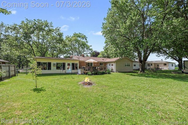 400 Juliet Drive, Almont Village, MI 48003