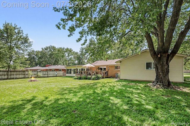 400 Juliet Drive, Almont Village, MI 48003