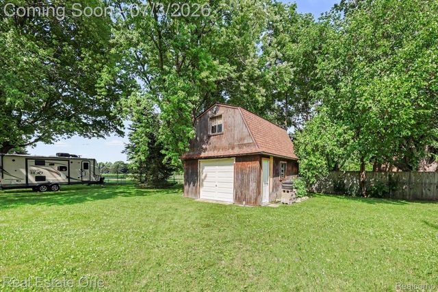 400 Juliet Drive, Almont Village, MI 48003