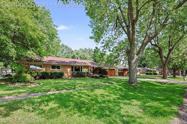 400 Juliet Drive, Almont Village, MI 48003