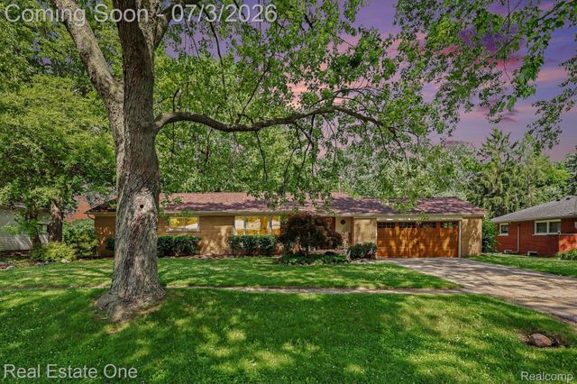 400 Juliet Drive, Almont Village, MI 48003