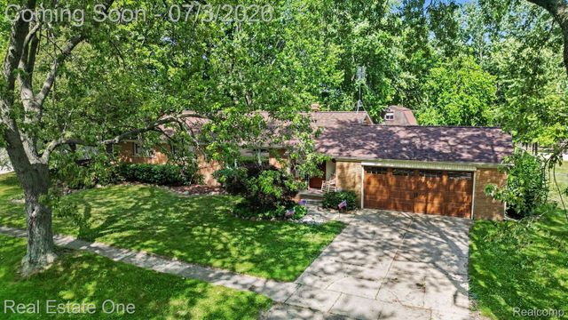 400 Juliet Drive, Almont Village, MI 48003