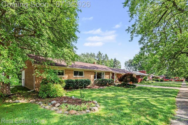 400 Juliet Drive, Almont Village, MI 48003