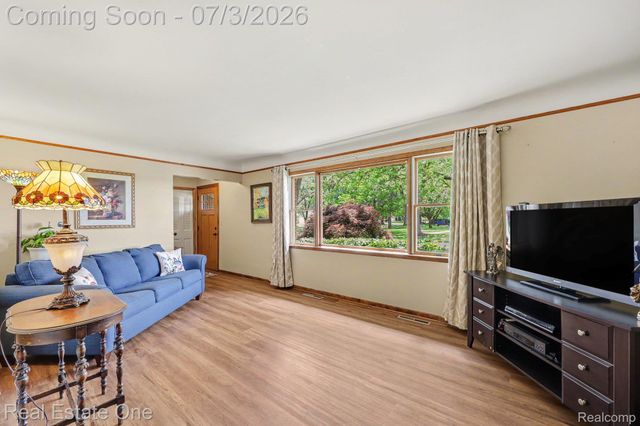 400 Juliet Drive, Almont Village, MI 48003