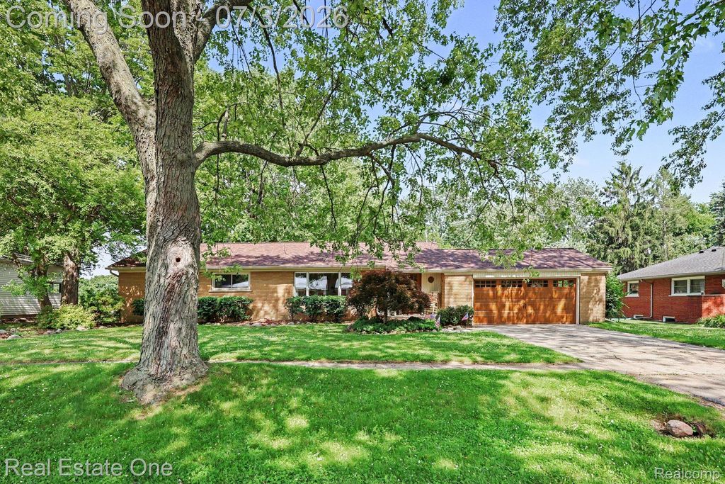 400 Juliet Drive, Almont Village, MI 48003
