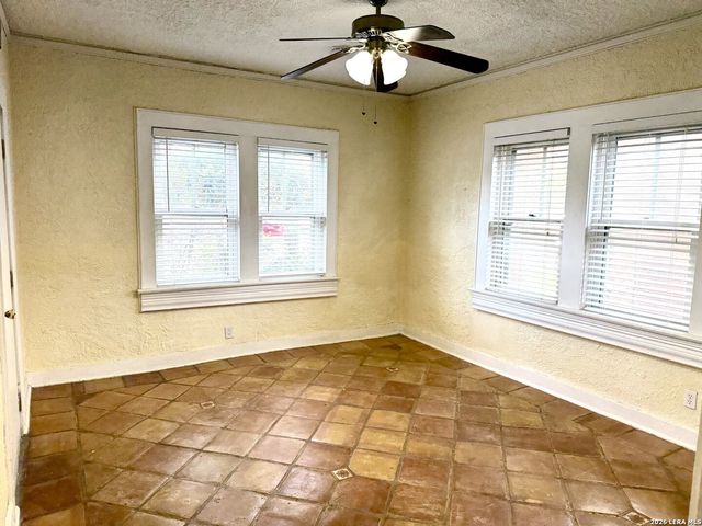 323 Carleton Ct Apt 5, San Antonio, TX 78212