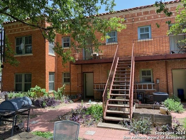 323 Carleton Ct Apt 5, San Antonio, TX 78212
