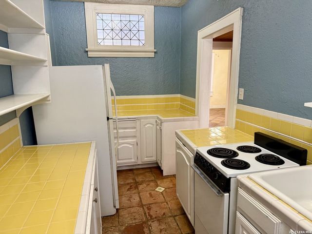 323 Carleton Ct Apt 5, San Antonio, TX 78212