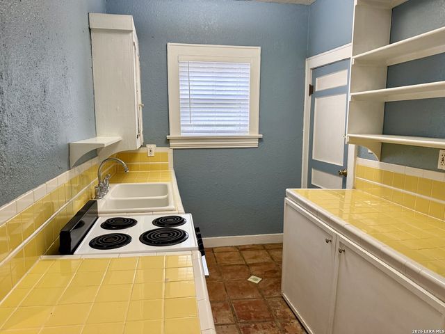 323 Carleton Ct Apt 5, San Antonio, TX 78212