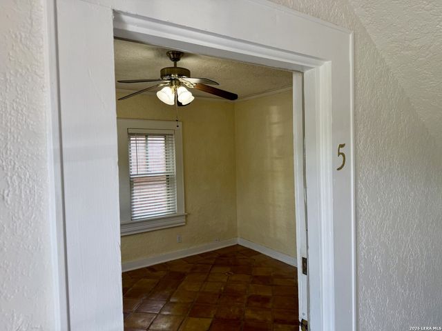 323 Carleton Ct Apt 5, San Antonio, TX 78212