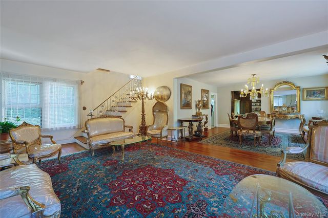 14 Clover Drive, Great Neck, NY 11021