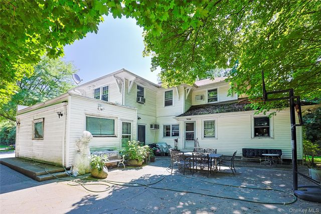 14 Clover Drive, Great Neck, NY 11021