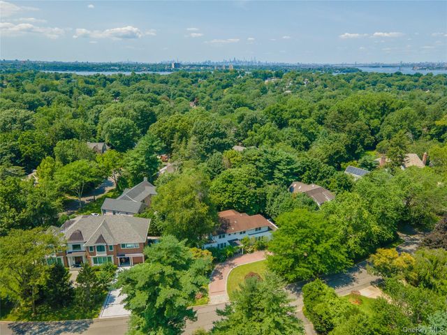 14 Clover Drive, Great Neck, NY 11021