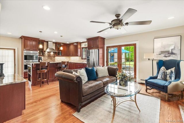 30 Astor Place, Williston Park, NY 11596
