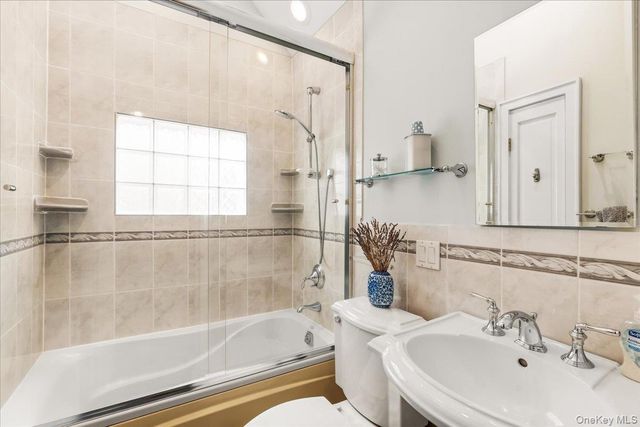 30 Astor Place, Williston Park, NY 11596
