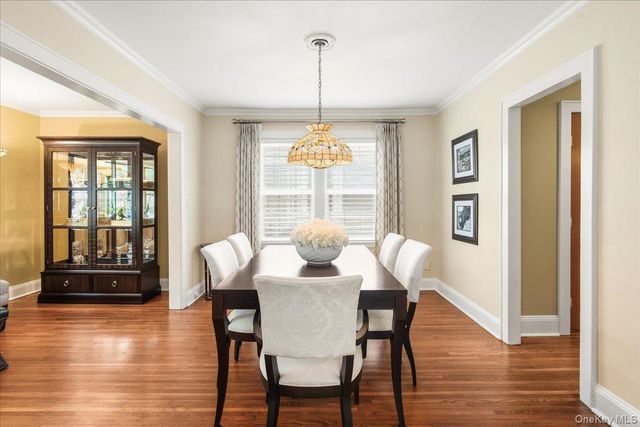 30 Astor Place, Williston Park, NY 11596