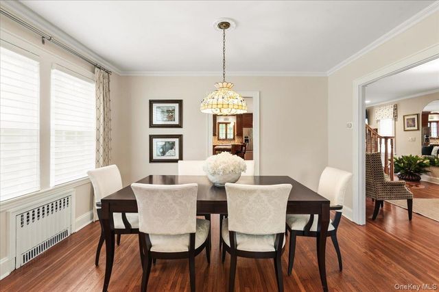 30 Astor Place, Williston Park, NY 11596
