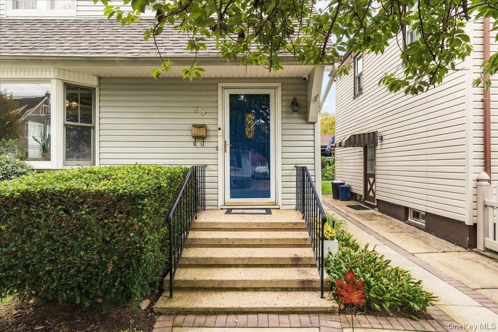 30 Astor Place, Williston Park, NY 11596 — photo 3