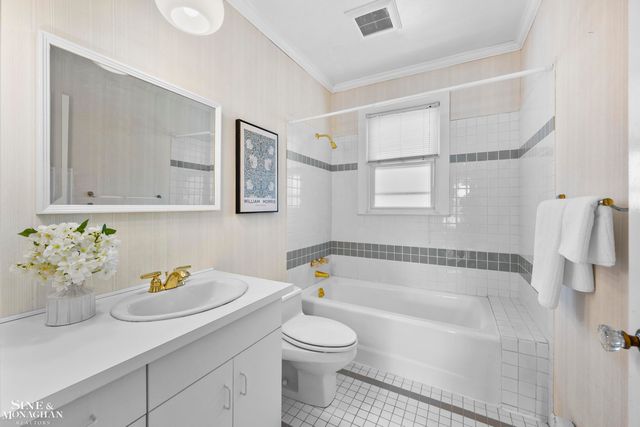 1425 Bishop Road, Grosse Pointe Park, MI 48230