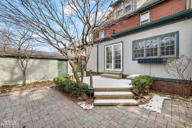 1425 Bishop Road, Grosse Pointe Park, MI 48230