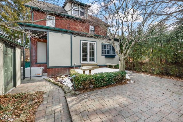 1425 Bishop Road, Grosse Pointe Park, MI 48230