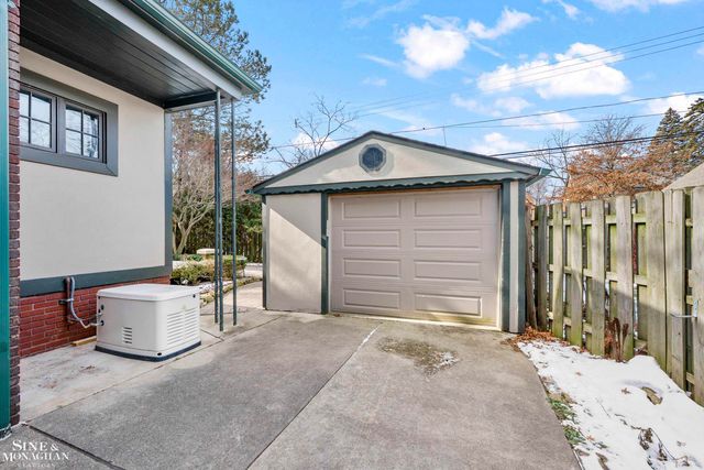 1425 Bishop Road, Grosse Pointe Park, MI 48230