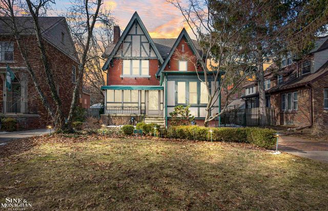 1425 Bishop Road, Grosse Pointe Park, MI 48230