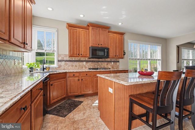 2118 MEADOW RIDGE DR, Lancaster, PA 17601