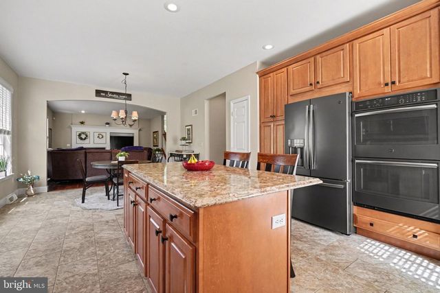 2118 MEADOW RIDGE DR, Lancaster, PA 17601