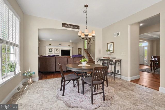 2118 MEADOW RIDGE DR, Lancaster, PA 17601