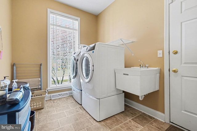 2118 MEADOW RIDGE DR, Lancaster, PA 17601