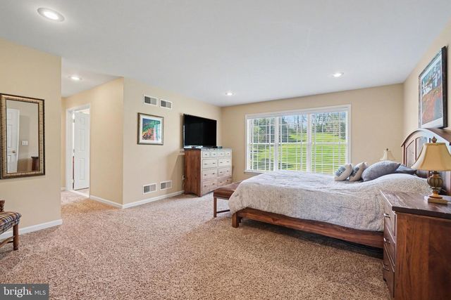 2118 MEADOW RIDGE DR, Lancaster, PA 17601