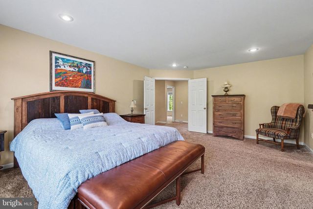 2118 MEADOW RIDGE DR, Lancaster, PA 17601