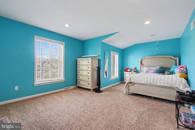 2118 MEADOW RIDGE DR, Lancaster, PA 17601