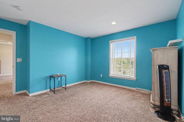 2118 MEADOW RIDGE DR, Lancaster, PA 17601