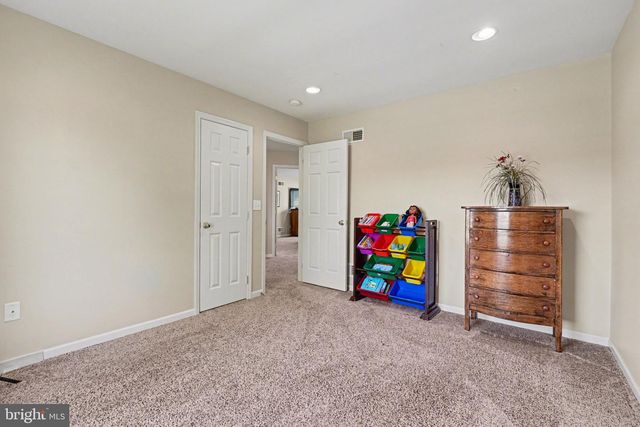 2118 MEADOW RIDGE DR, Lancaster, PA 17601