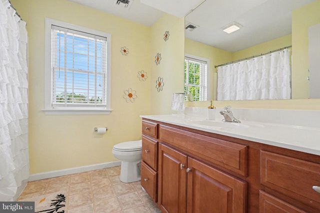 2118 MEADOW RIDGE DR, Lancaster, PA 17601