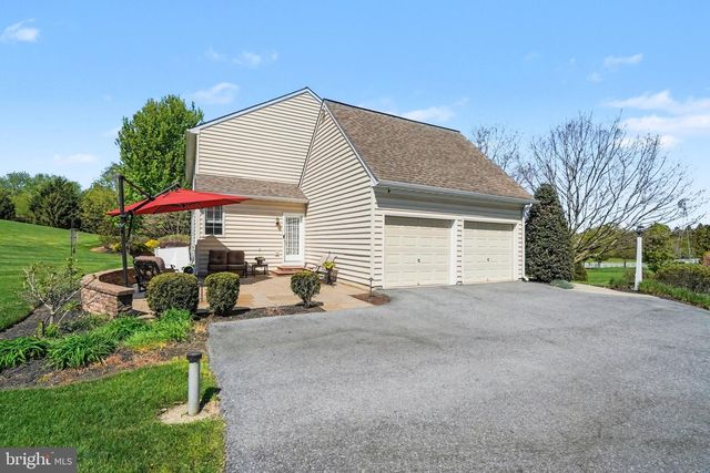 2118 MEADOW RIDGE DR, Lancaster, PA 17601
