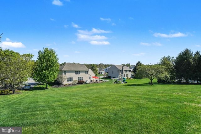 2118 MEADOW RIDGE DR, Lancaster, PA 17601