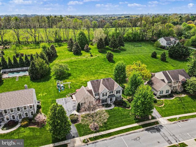 2118 MEADOW RIDGE DR, Lancaster, PA 17601