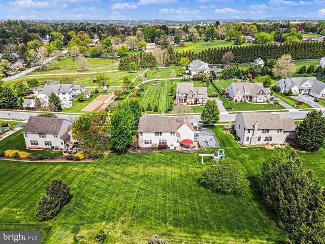 2118 MEADOW RIDGE DR, Lancaster, PA 17601