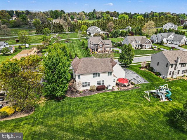 2118 MEADOW RIDGE DR, Lancaster, PA 17601