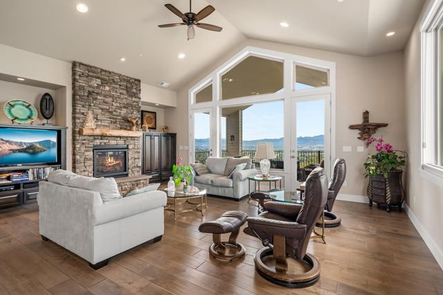 3250 Annapolis Drive, Medford, OR 97504