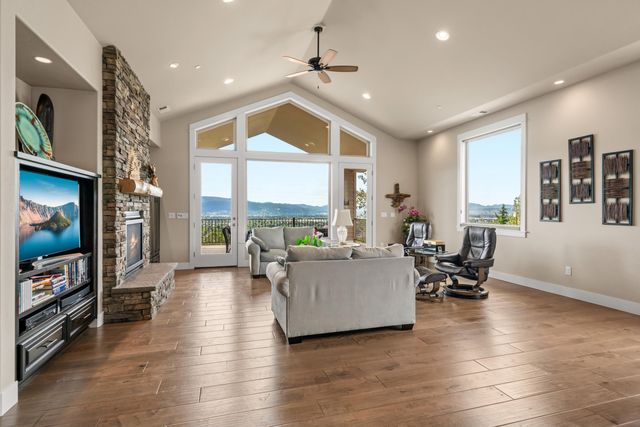 3250 Annapolis Drive, Medford, OR 97504