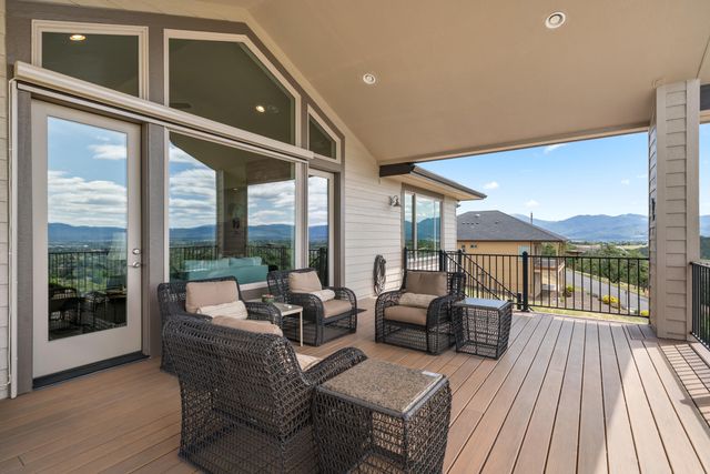 3250 Annapolis Drive, Medford, OR 97504