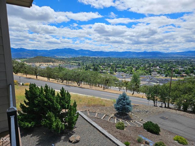 3250 Annapolis Drive, Medford, OR 97504