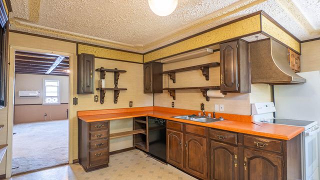 000 S 6th Street, Thayer, MO 65791