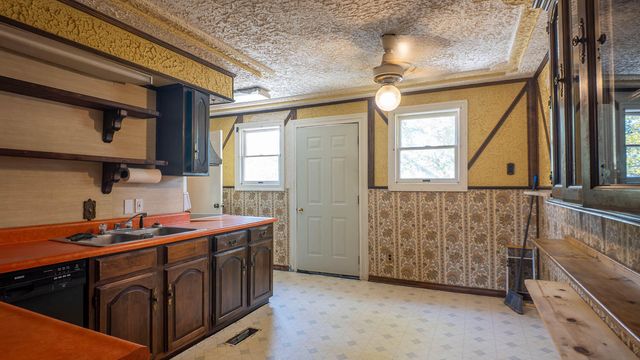 000 S 6th Street, Thayer, MO 65791