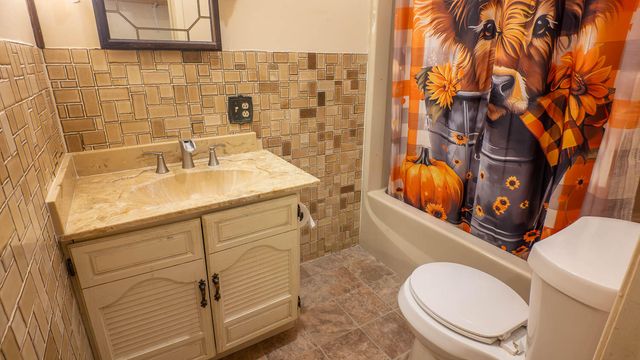 000 S 6th Street, Thayer, MO 65791